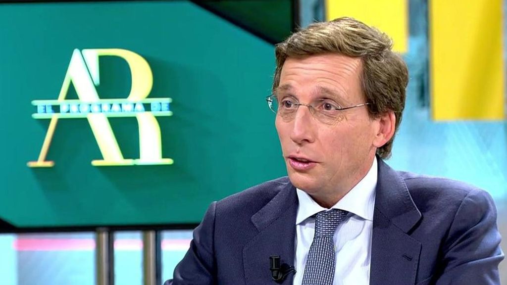 Almeida, sobre Pedro Sánchez: “Si en el Peugeot iban cuatro personas y tres son corruptas, ¿por qué debemos suponer que la cuarta no lo es?”