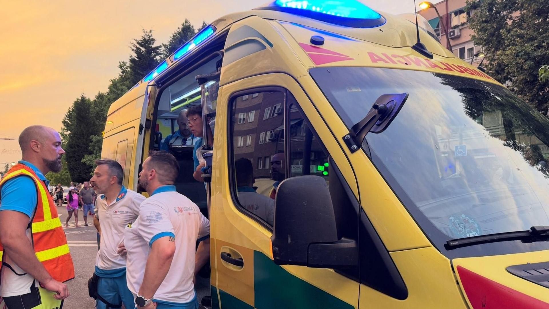 Ambulancia del Summa 112 en el lugar del atropello