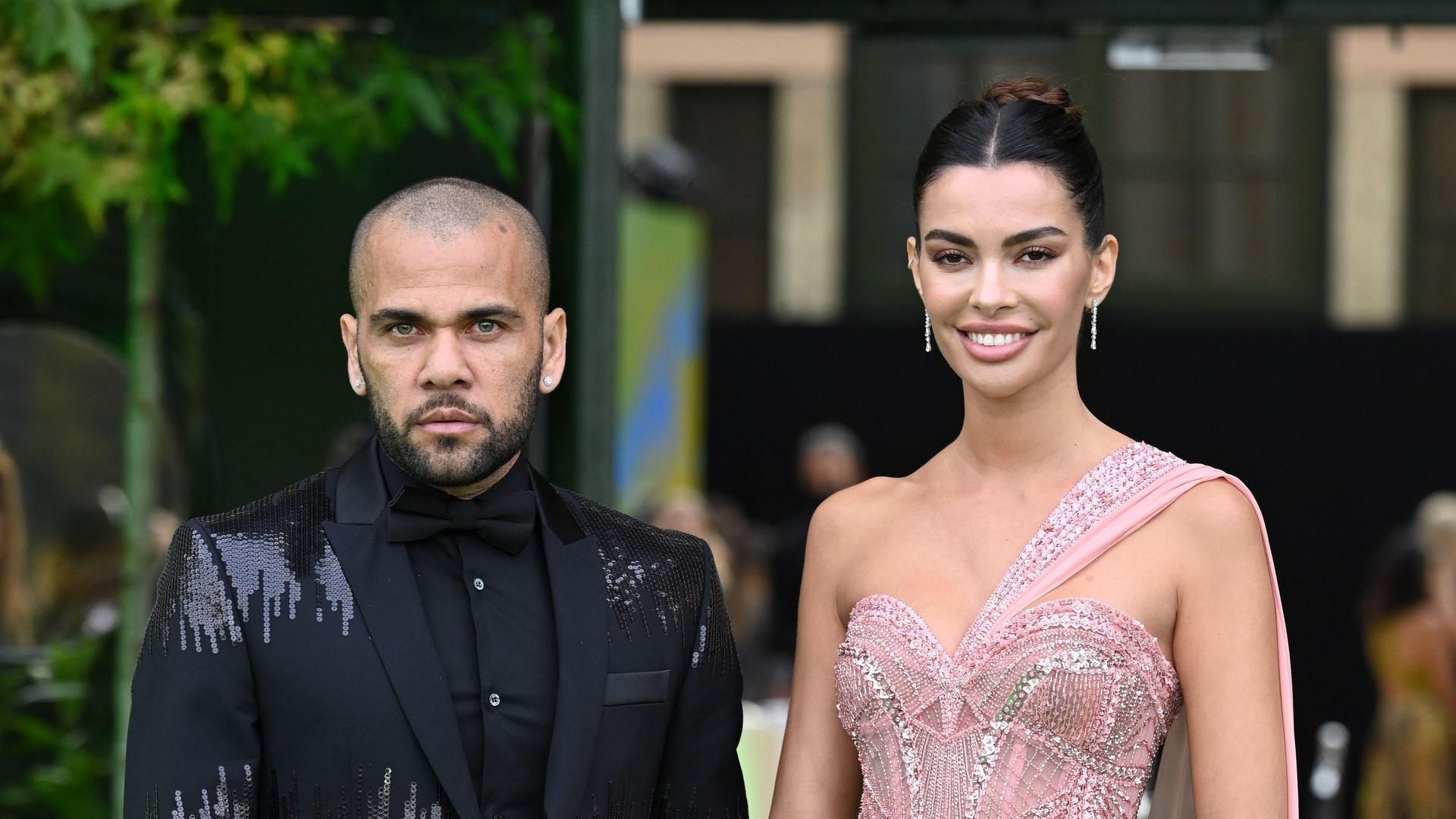 Dani Alves y Joana Sanz