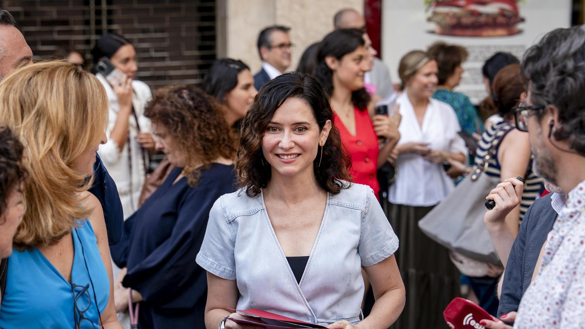 Isabel Díaz Ayuso deja una frase viral en el aniversario de Burger King: "Por el 'Burrikín' hemos pasado todos alguna vez"