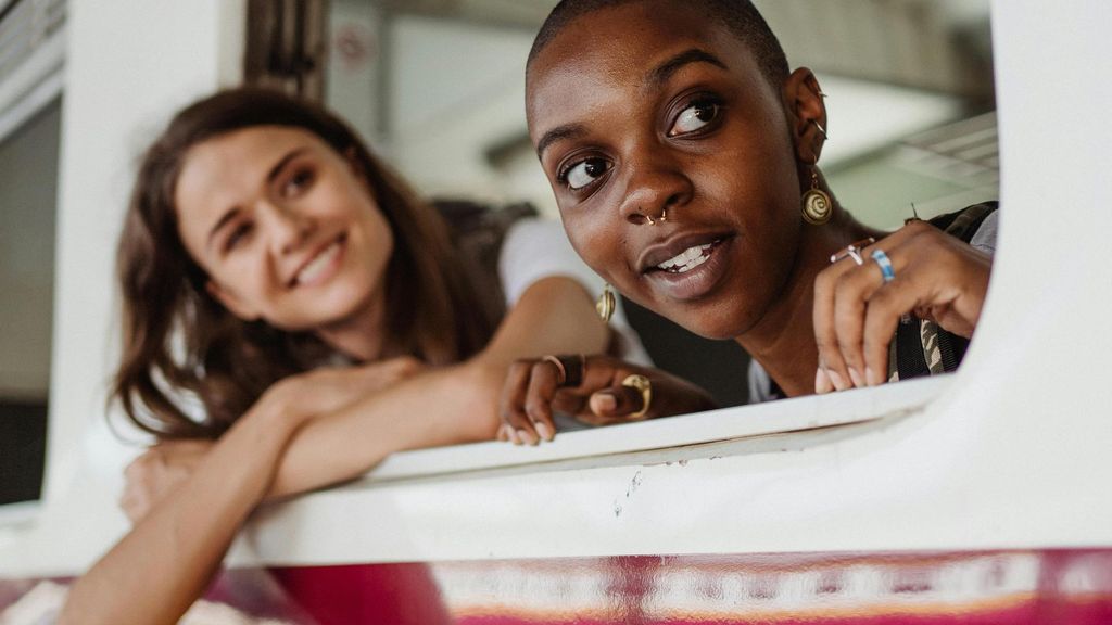 Jóvenes en tren