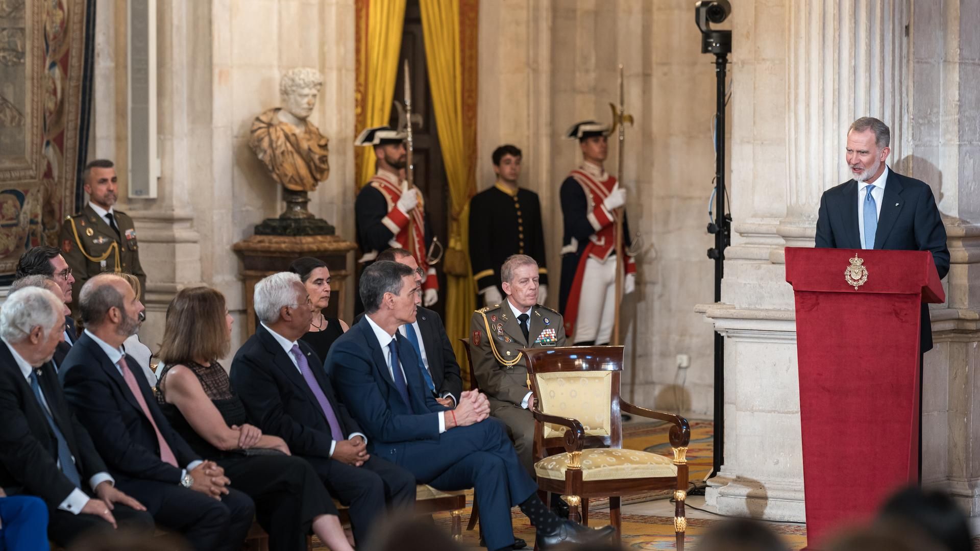 La invitación a un acto de la casa real siembra la polémica entre dos influencers que se llaman igual La invitación a un acto de la casa real siembra la polémica entre dos influencers que se llaman igual
