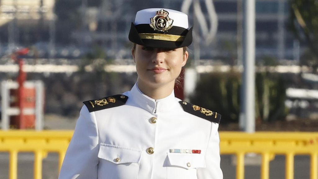 La princesa de Asturias se embarca en la fragata Blas de Lezo