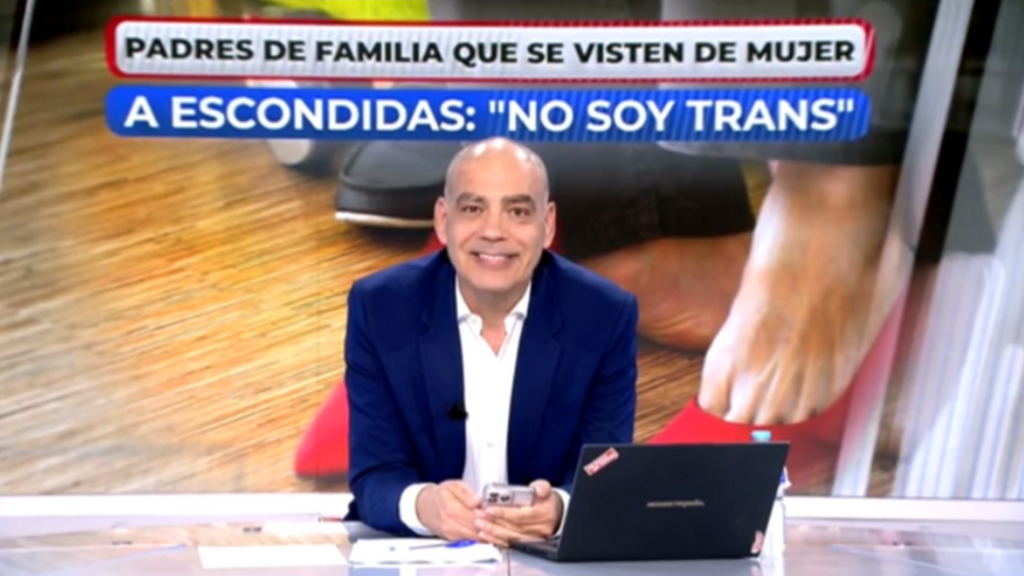 La sorprendente confesión de Nacho Abad en directo: "Me puse un sujetador y unas flores en el pelo"