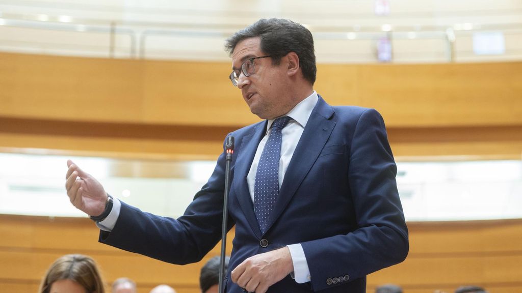 Óscar López, ministro para la Transformación Digital y de la Función Pública, durante una sesión de control al Gobierno en el Senado