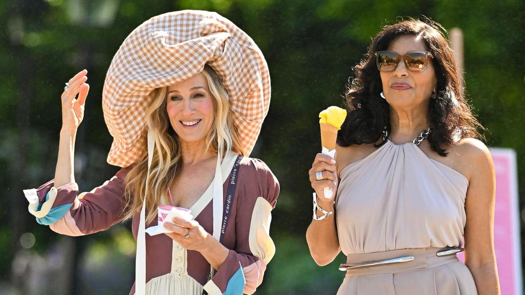Sarah Jessica Parker y Sarita Choudhury prueban un famoso helado de Nueva York en 'And just like that...'