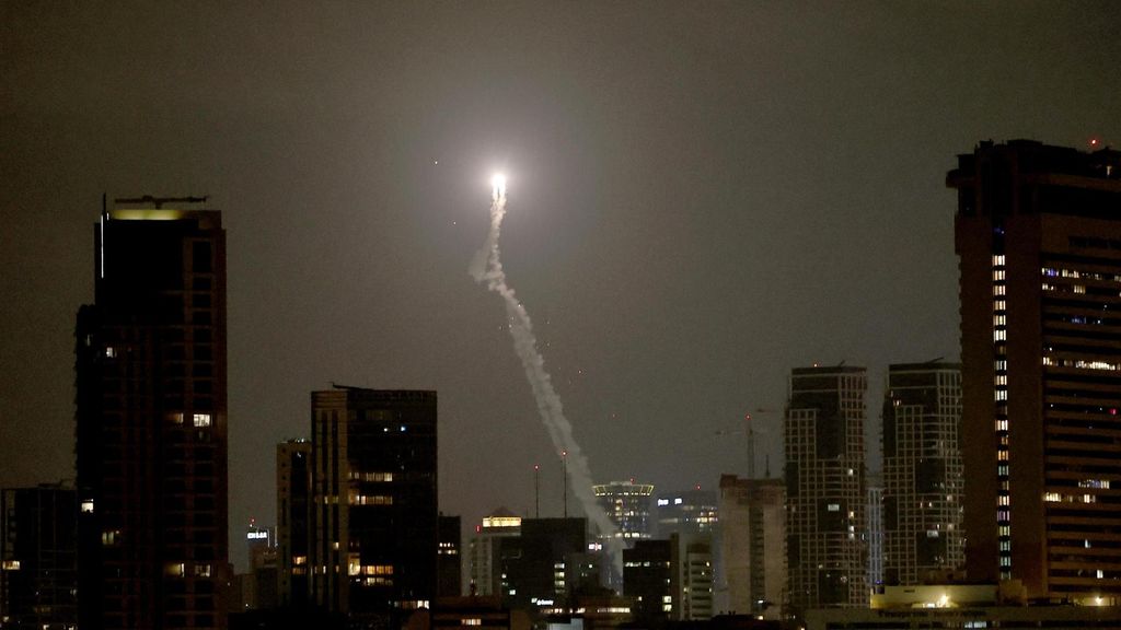 Una veintena de misiles iraníes alcanzan a Israel y crece el temor ante una carrera armamentística nuclear