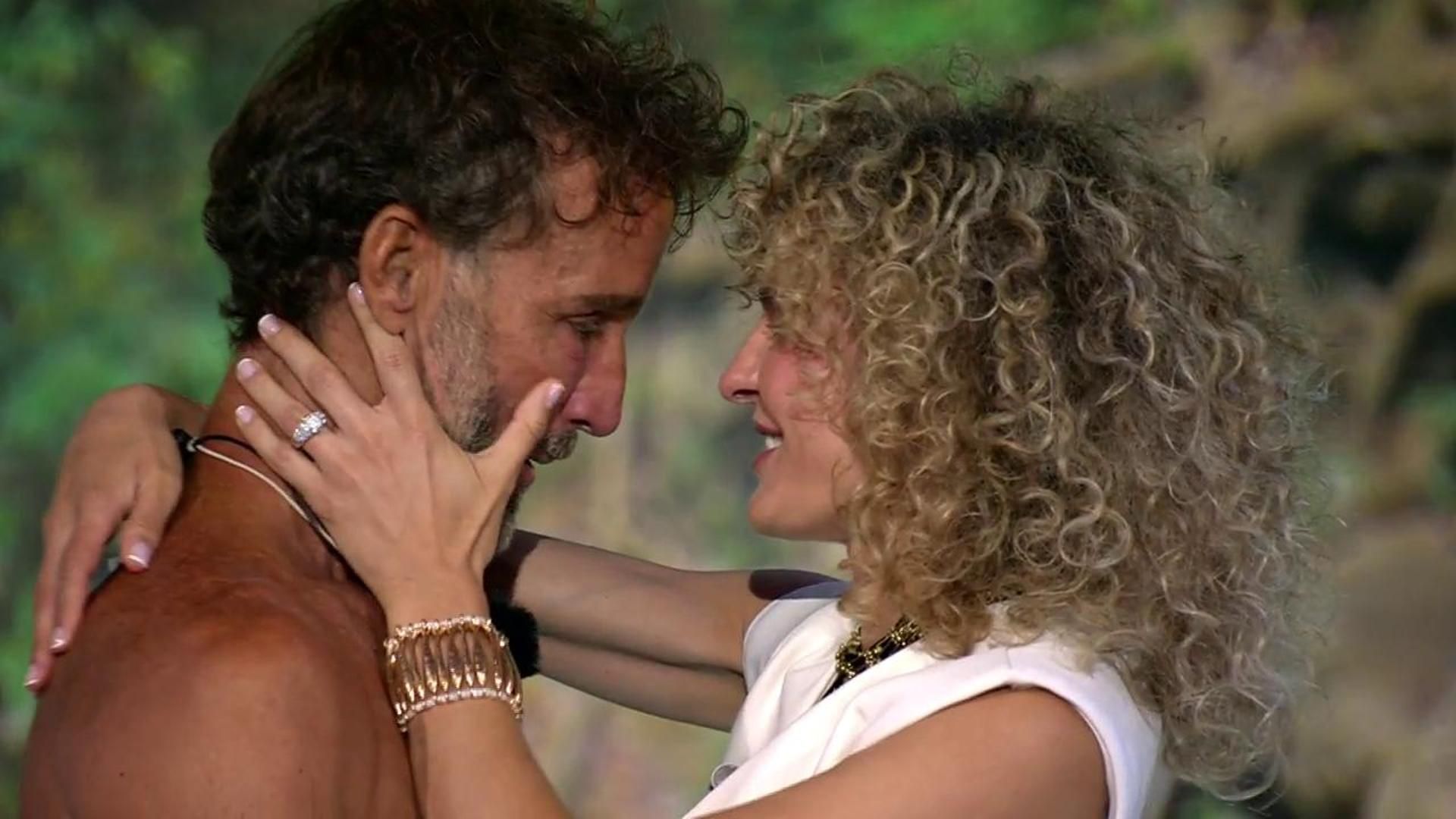 Álvaro Escassi y Sheila Casas derrochan amor al volver a verse en plató de 'Supervivientes': "Estoy muy orgullosa de ti"
