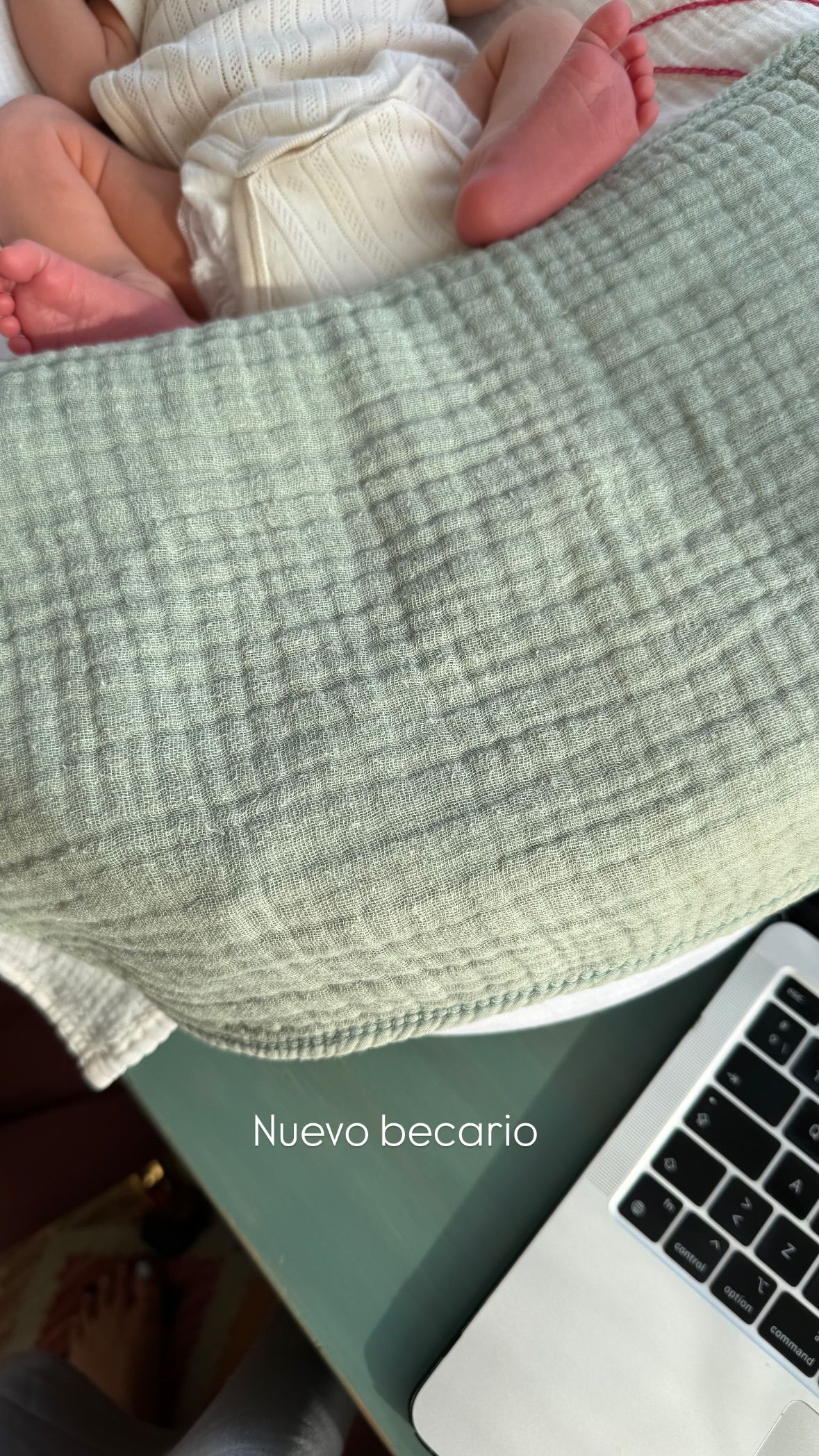 Ana Brito presenta a su segundo bebé