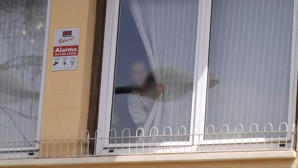 Anaís, la mujer a la que Ábalos pidió sacar un disco duro escondido durante los registros de la UCO con el pretexto de sacar al perro