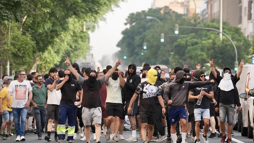Barricadas, cortes de tráfico y de trenes en primera jornada de huelga del metal en Cádiz