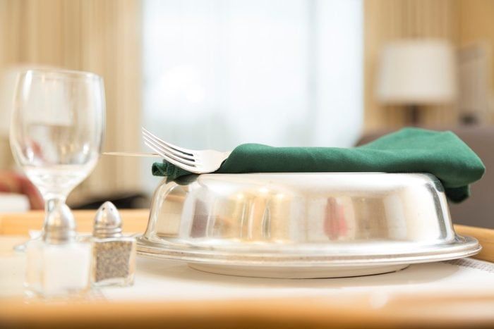 Comida del servicio de habitaciones