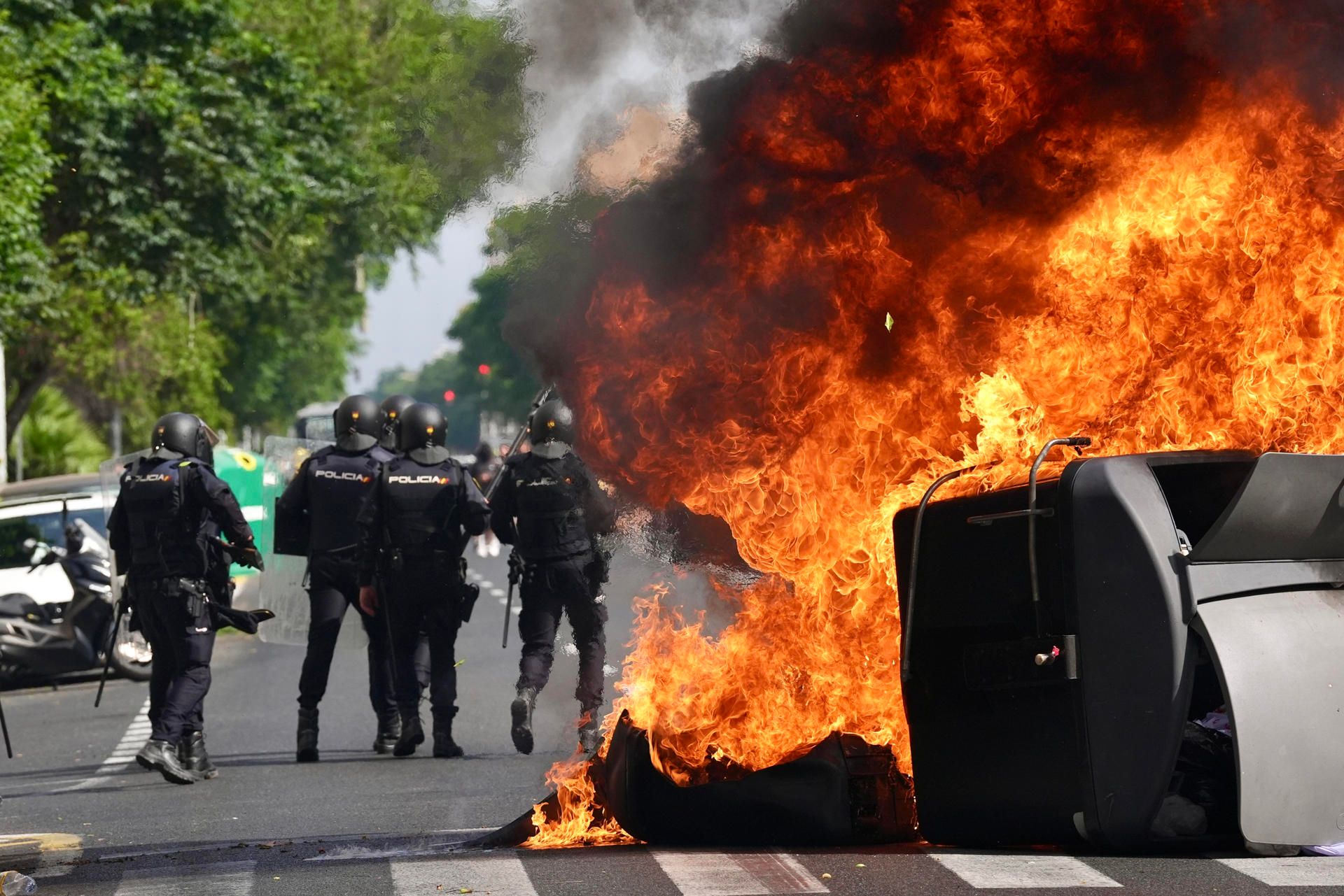 Disturbios en la huelga de los trabajadores del metal en Cádiz: "Ni siquiera se puede llegar a fin de mes"