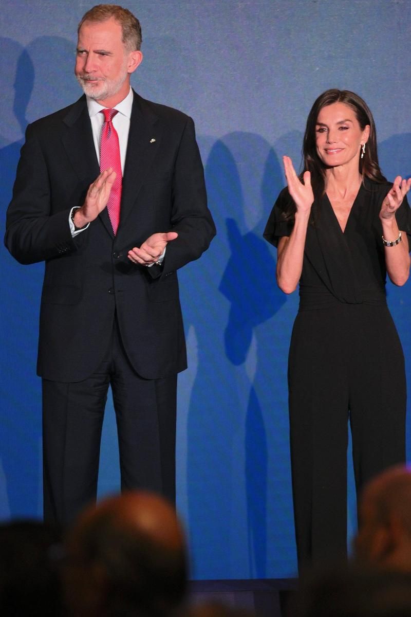 El mono que ha llevado la reina Letizia junto a Felipe IV