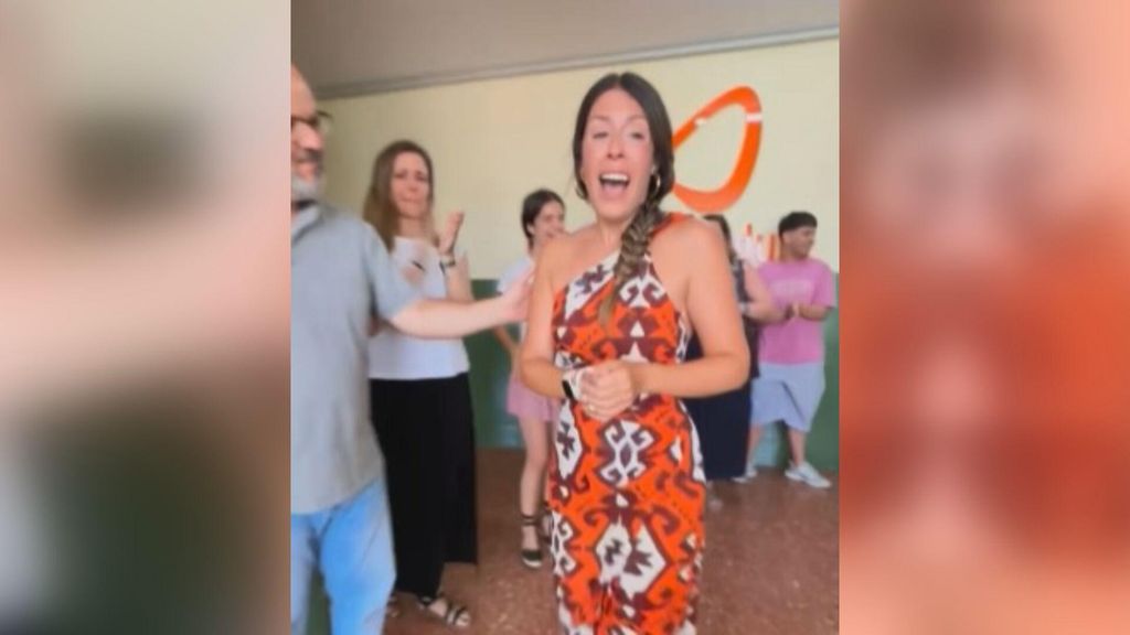 La emoción de María Durán tras nueve años en un instituto de Extremadura: “Me voy con el corazón lleno de amor”