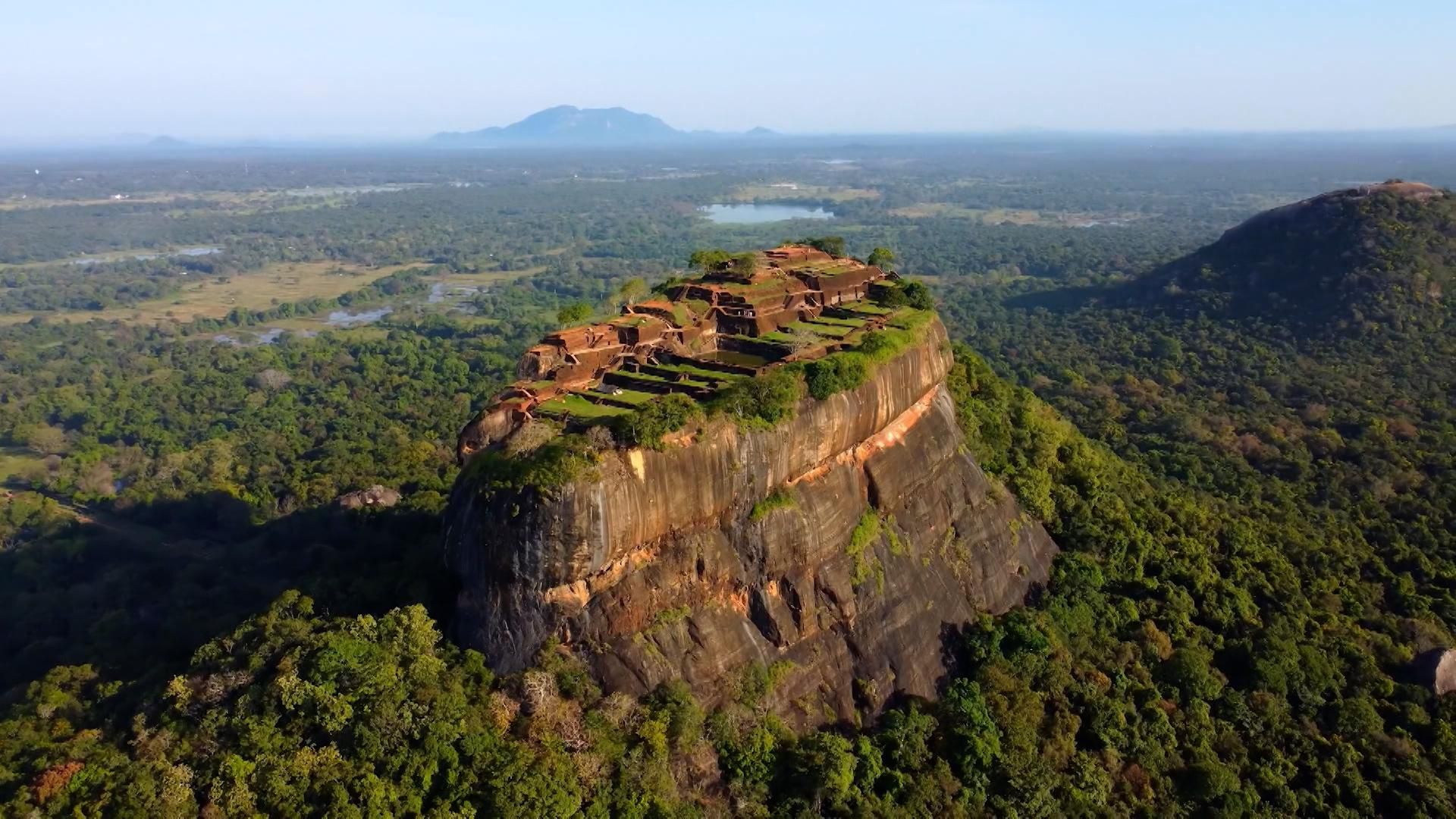 La Roca del León son las ruinas de un antiguo complejo palaciego para el rey Kasyapa