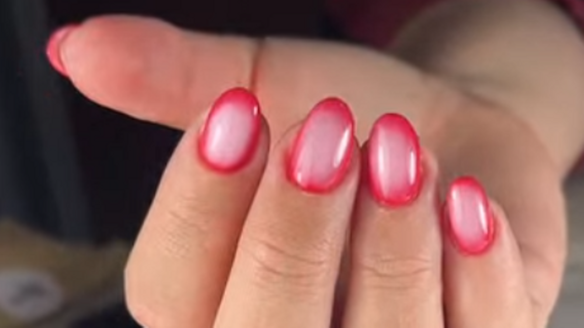 Manicura con uñas aura, de Luisa Fonseca Nails