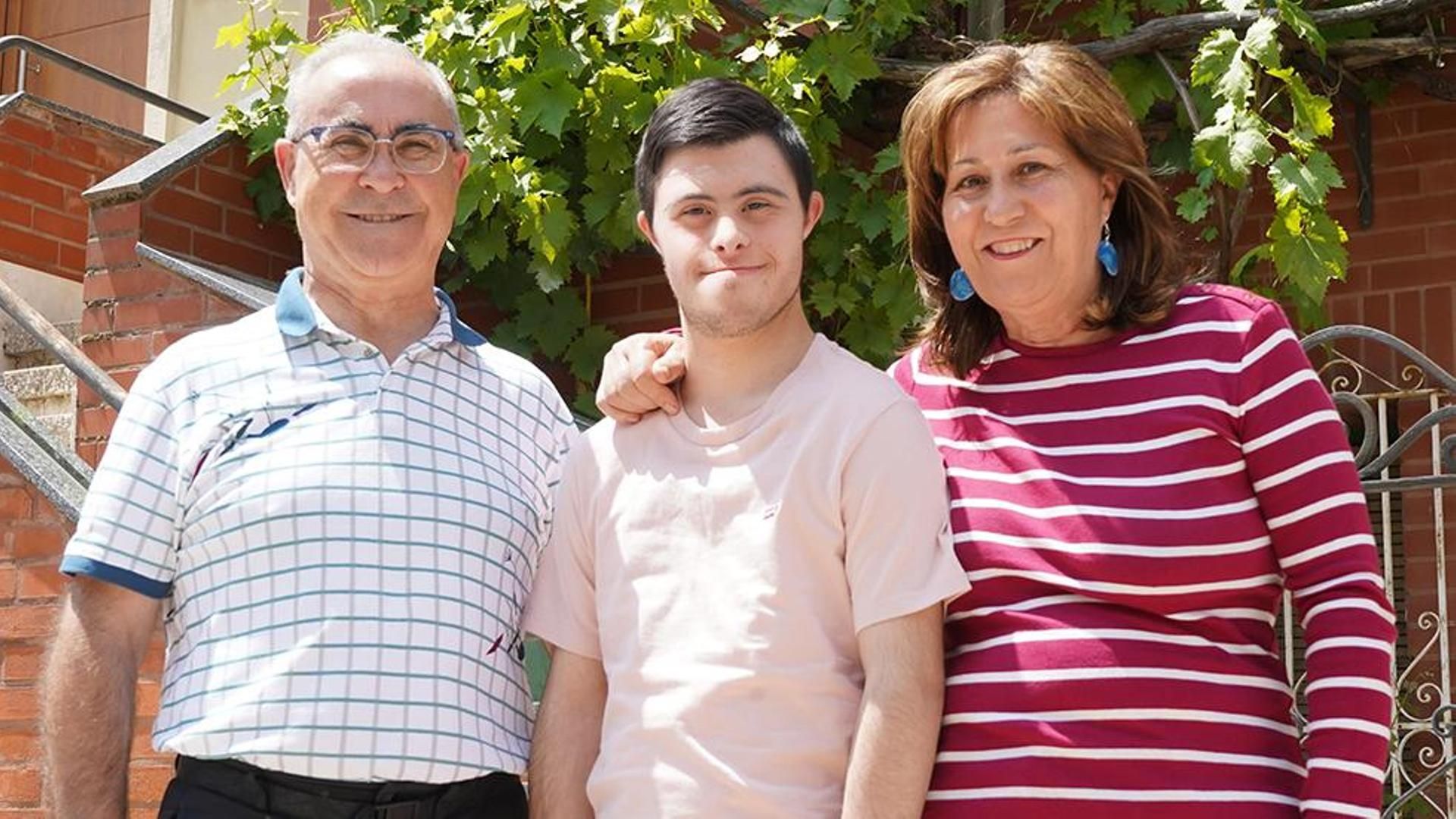 Rubén el joven con síndrome de Down amparado por la ONU y sus padres