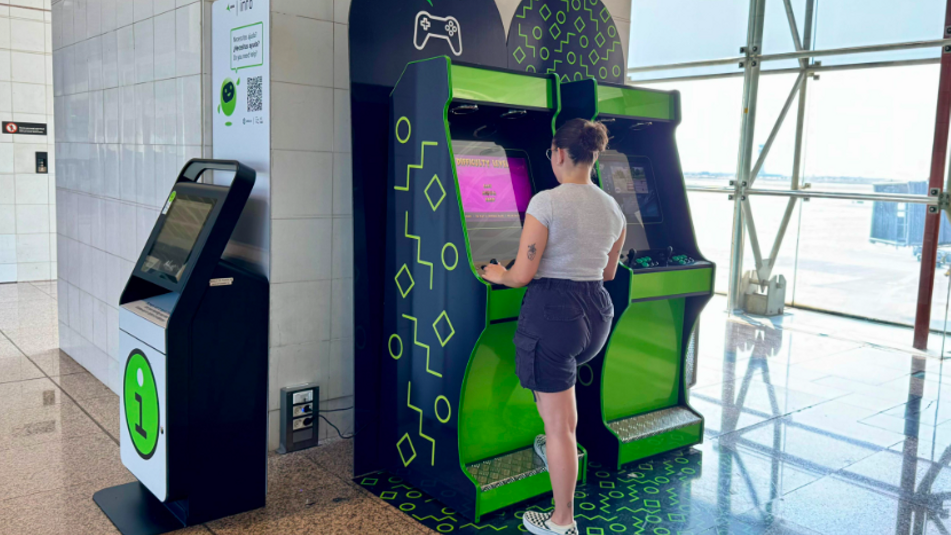 Zona de videojuegos en el aeropuerto de Barcelona