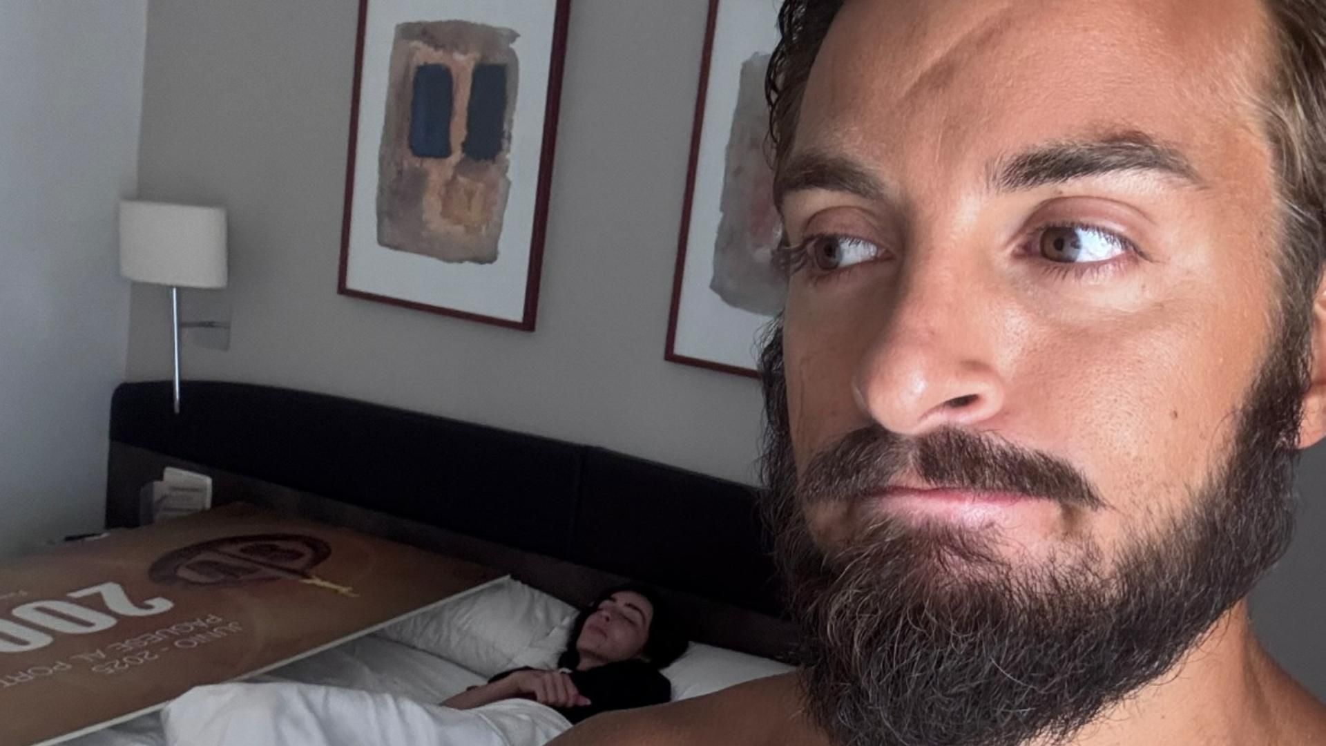 Ana y Borja bromean con la polémica del cheque