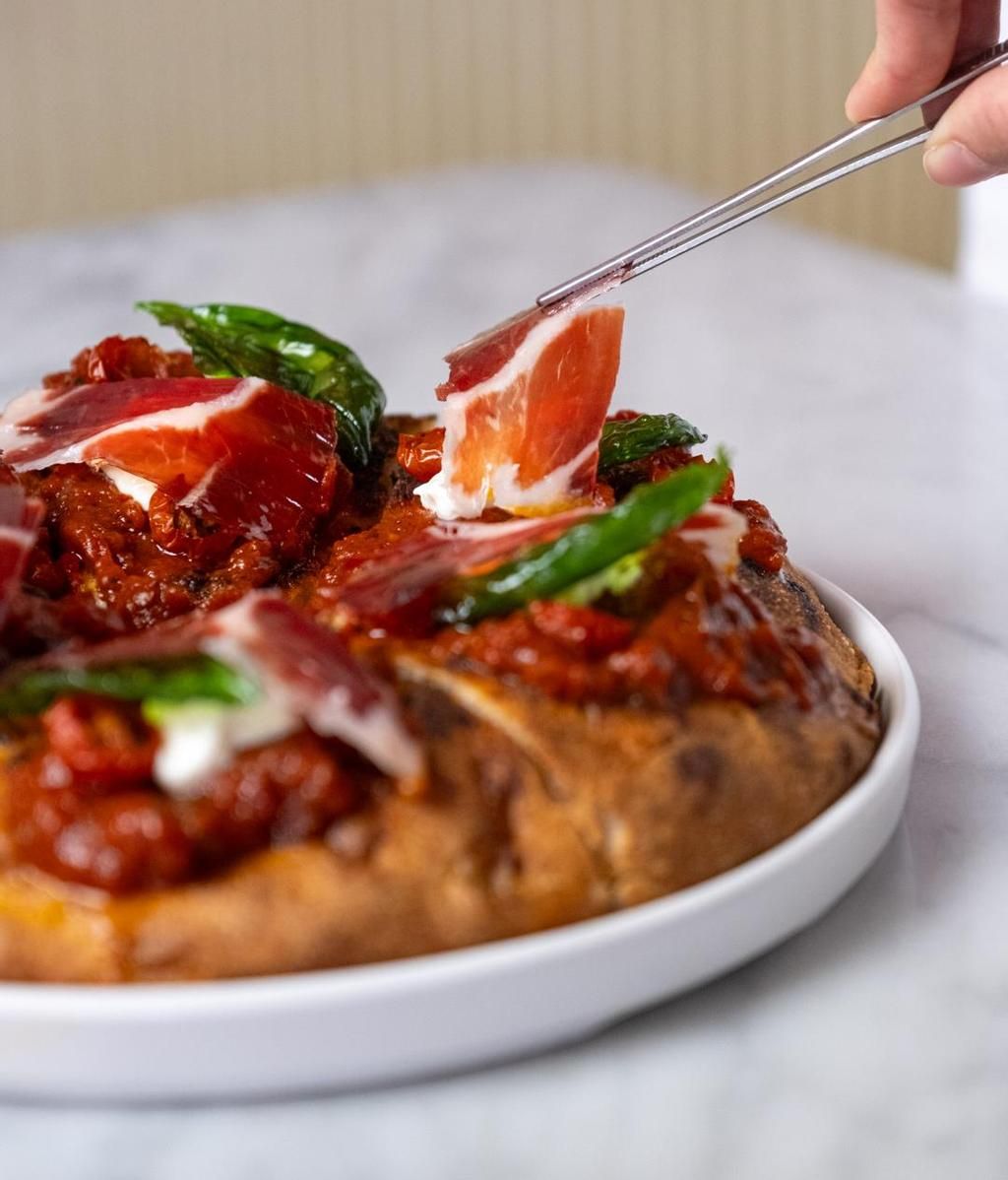La pizza 'Doña Giuseppina' se remata con jamón ibérico Joselito Gran Reserva 2019