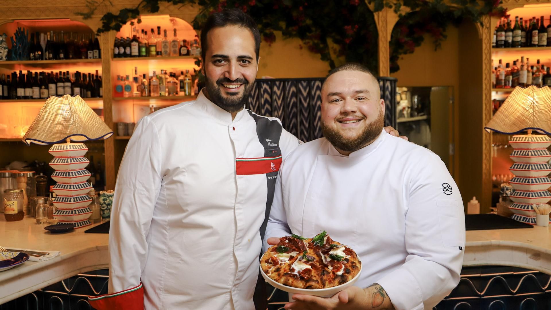 Ciro y Simone, posando con Doña Giuseppina