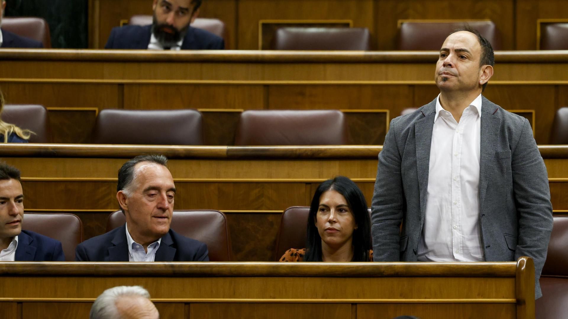 El diputado socialista por Navarra Iván Cacho toma posesión de su cargo como diputado en sustitución de Santos Cerdán