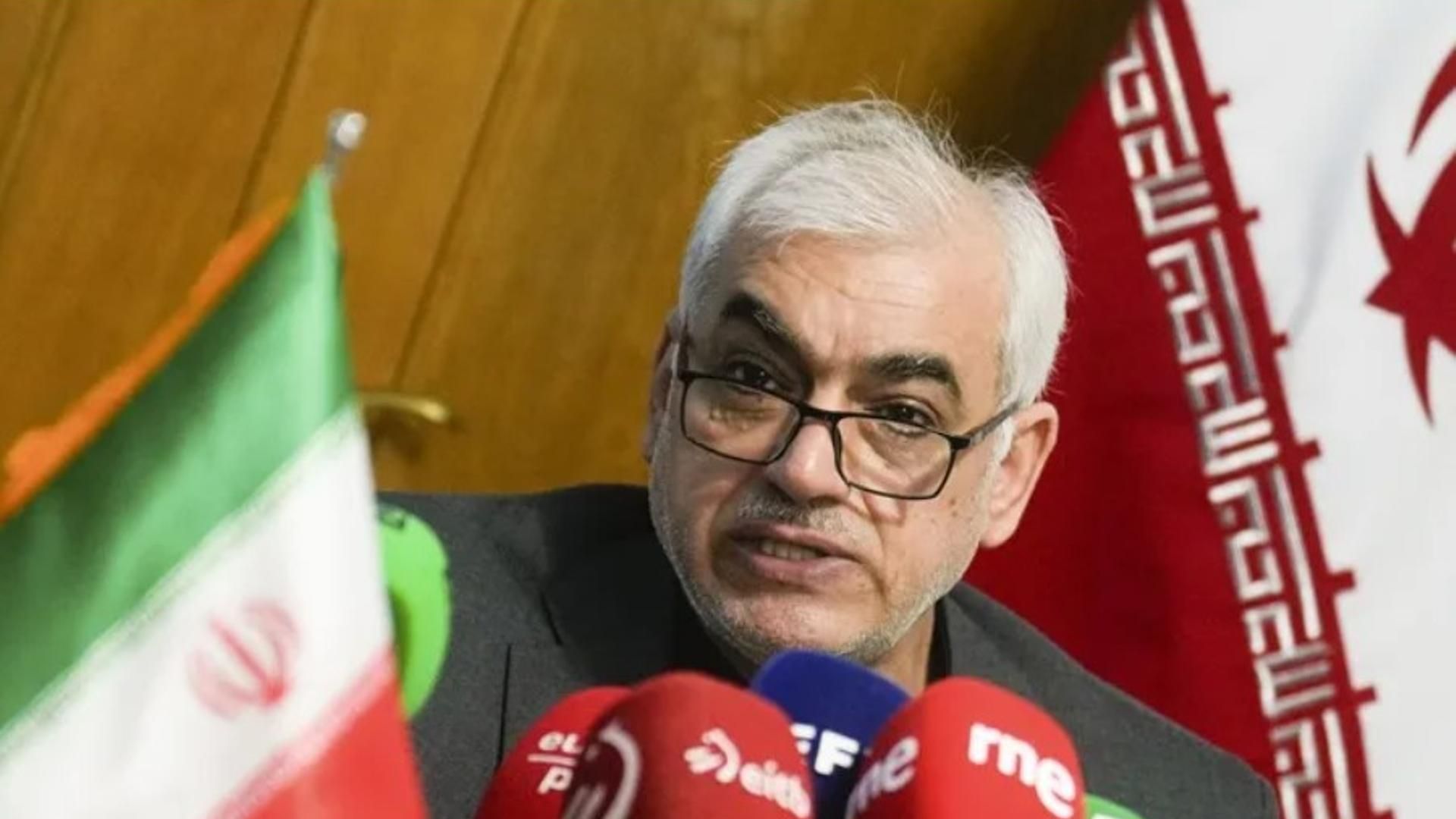 El embajador de la R. I. de Irán en España, D. Reza Zabib.