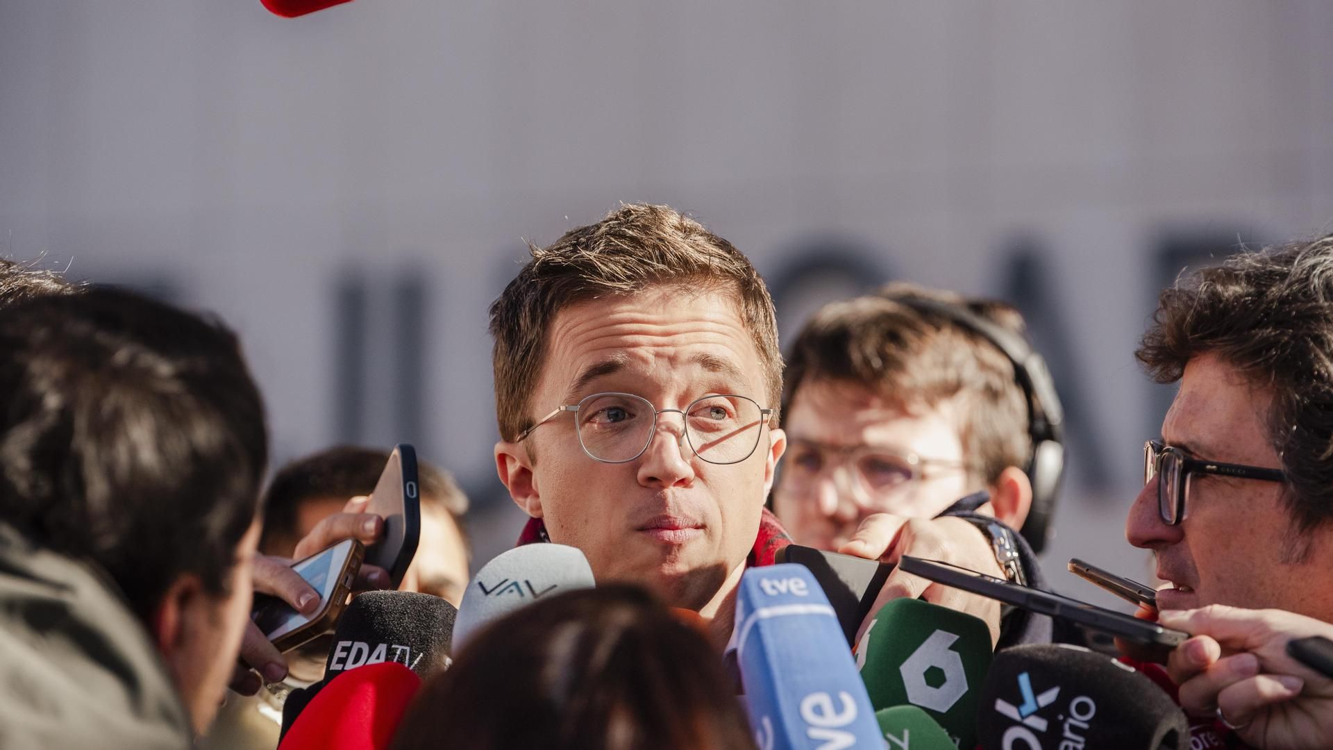 Íñigo Errejón a las puertas de los Juzgados de Plaza de Castilla en Madrid
