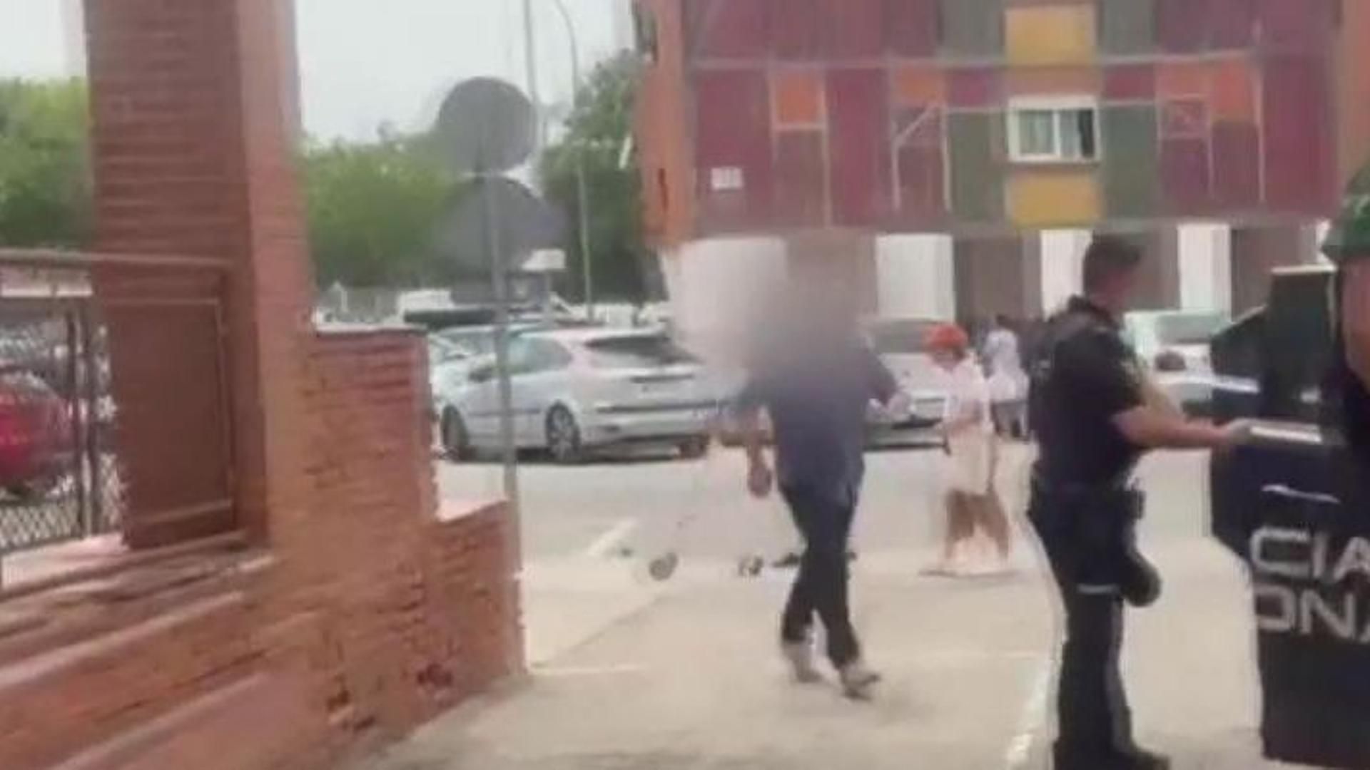 La jueza imputa por homicidio al policía que asfixió a un hombre en Torrejón de Ardoz y le deja en libertad provisional