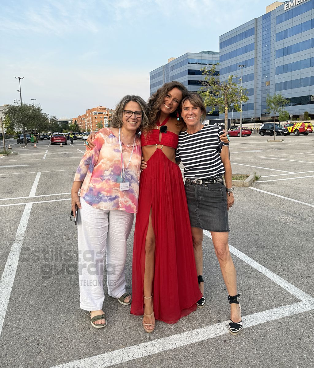 Laura Madrueño con el equipo de estilistas en la final de 'Supervivientes 2025'