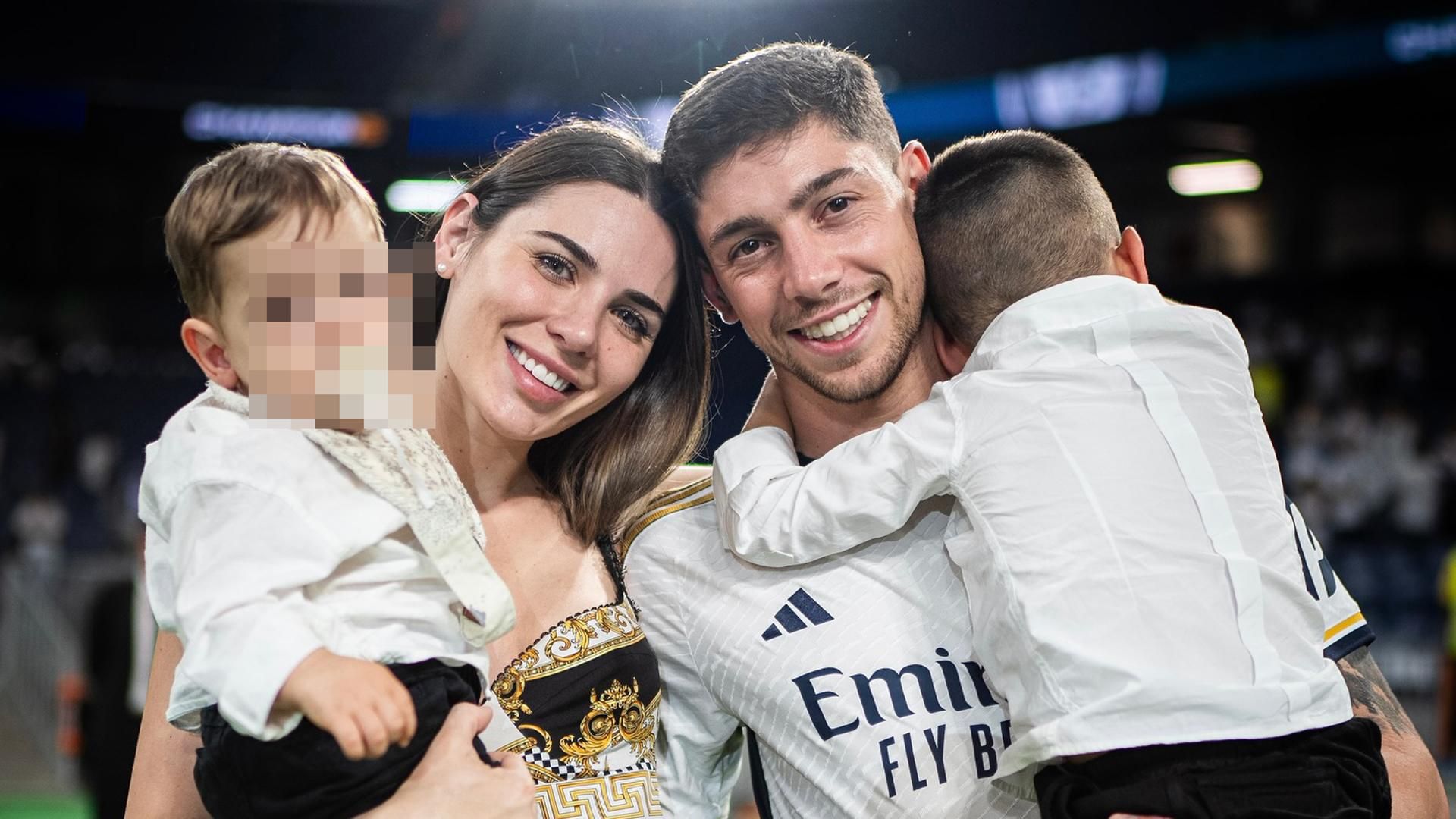Mina Bonino y Fede Valverde con sus hijos Mina Bonino y Fede Valverde con sus hijos
