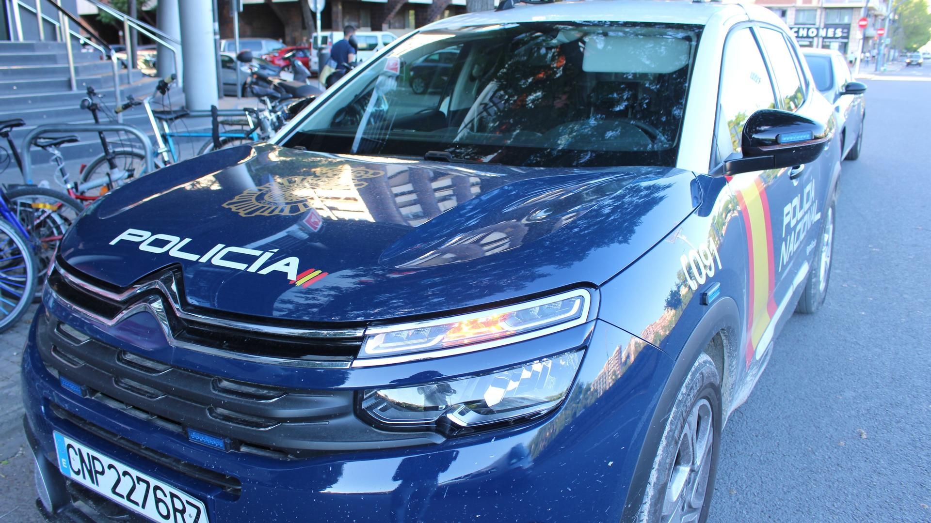 Vehículo de la Policía Nacional en Valencia