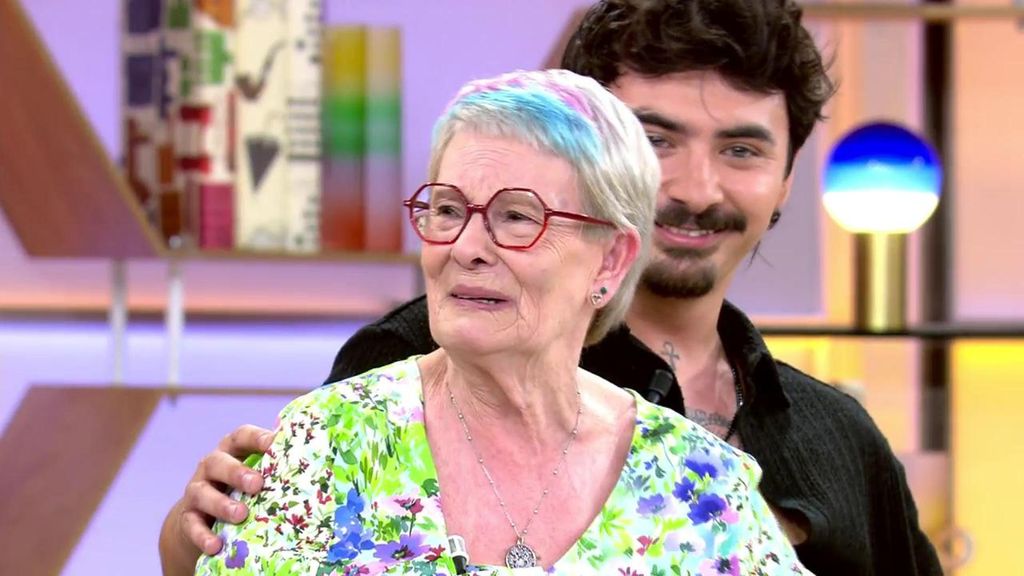 El lacrimógeno momento de una abuela al descubrir que cumplirá el sueño de su vida gracias a su nieto