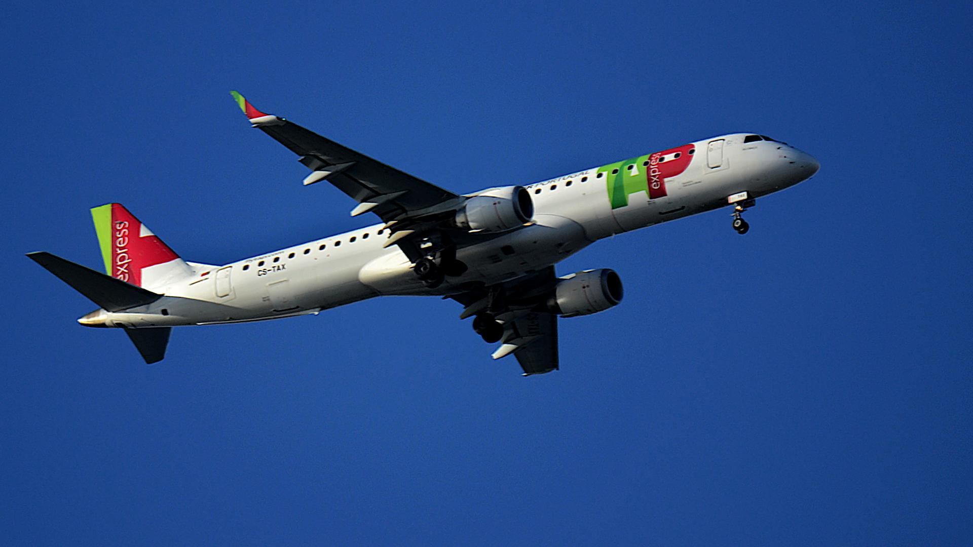 Archivo - Avión de la aerolínea portuguesa TAP