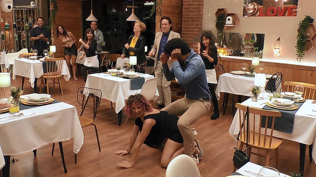 Beatriz y Carlos protagonizan el baile más caliente de ‘First Dates’