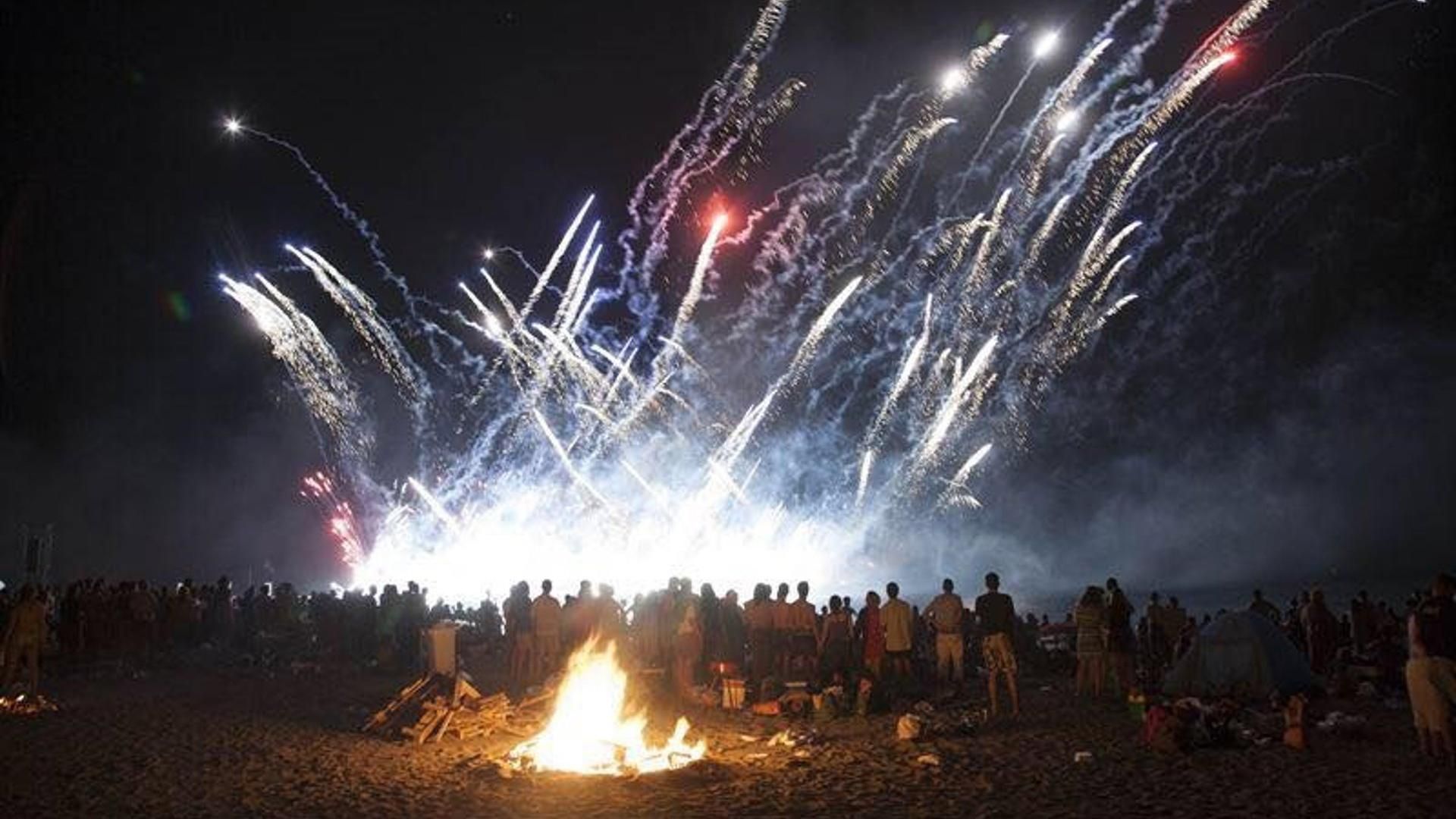 Celebración de las hogueras de San Juan en Almería