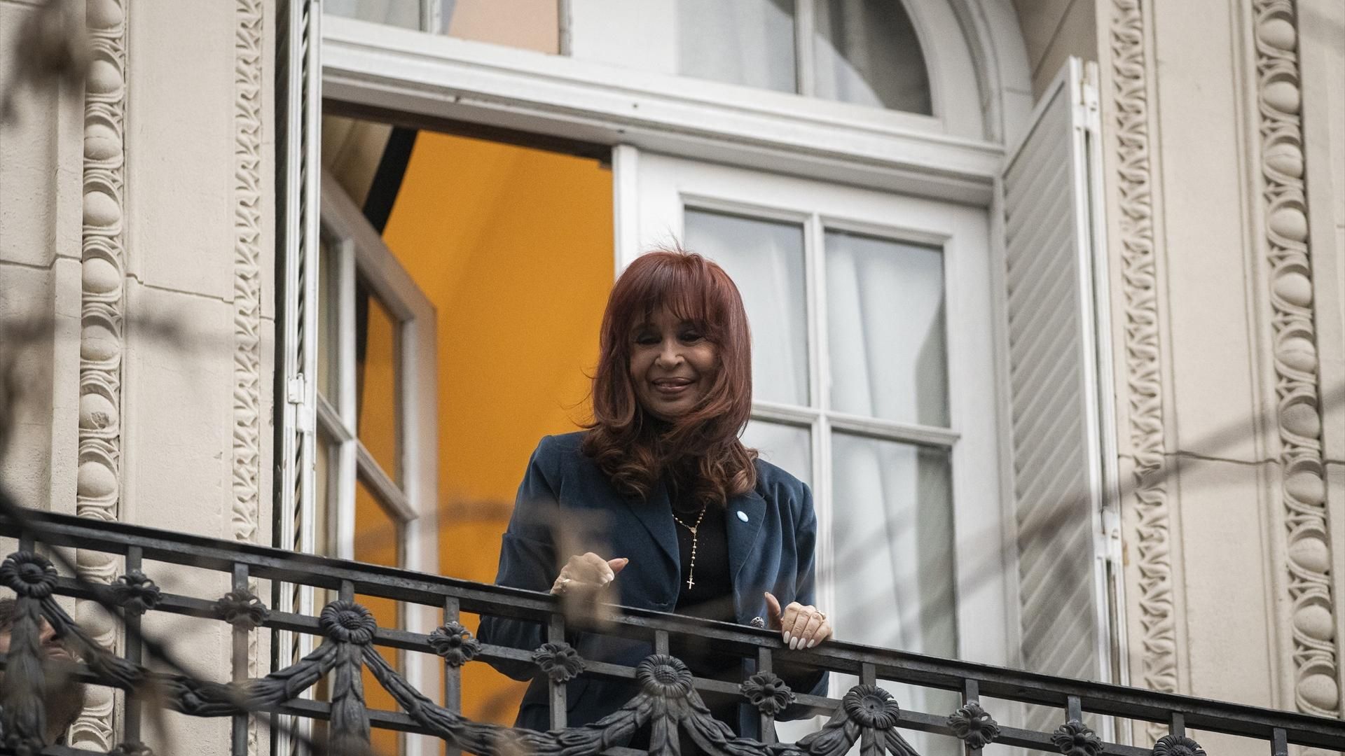 Cristina Fernández denuncia un operativo policial sin orden judicial y acusa a la ministra Bullrich de buscar conflicto político