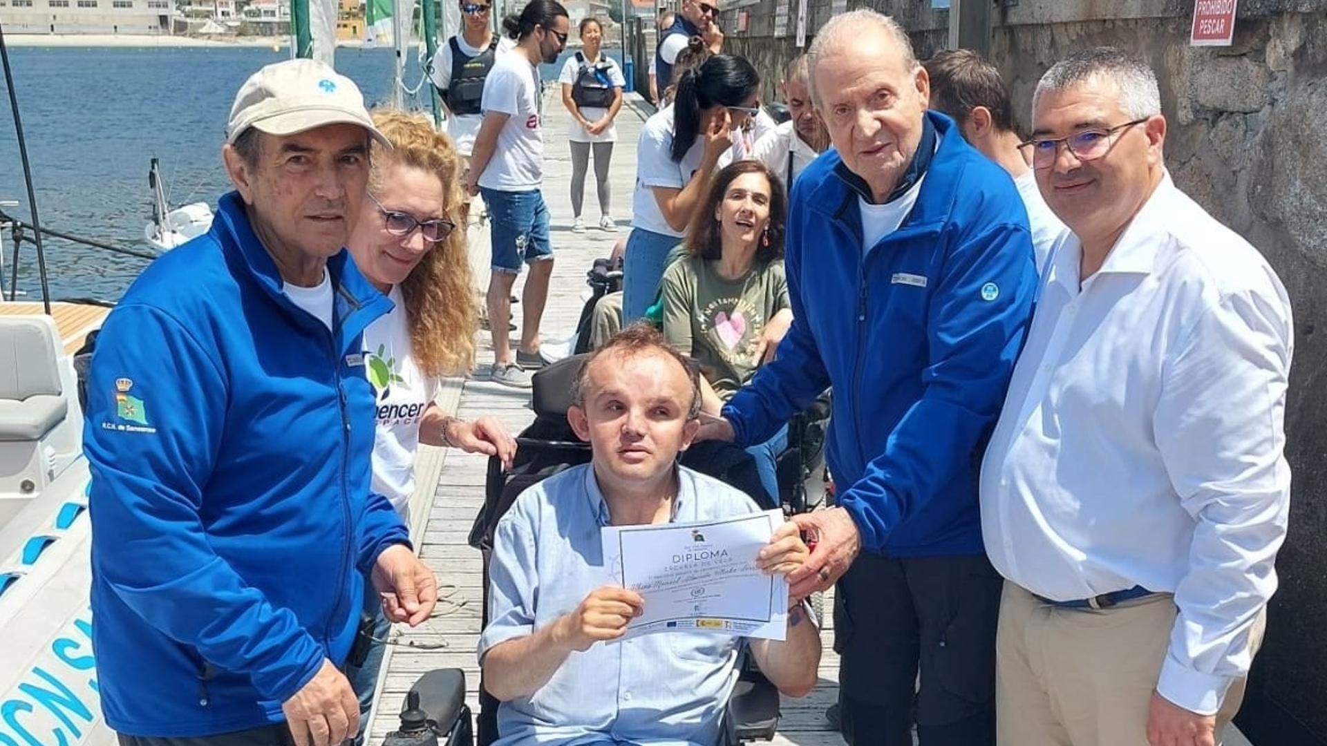 Juan Carlos I vuelve al mar en Sanxenxo para cerrar el programa inclusivo 'Bautismos de mar'