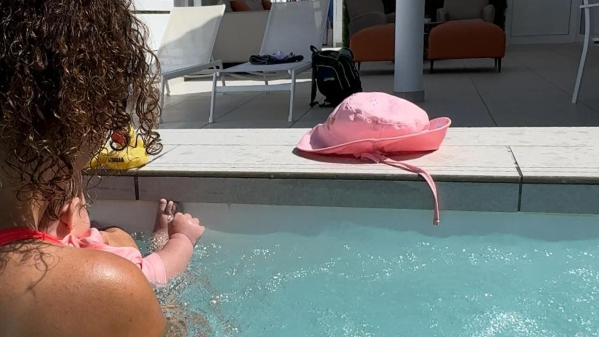 La primera clase de natación de la hija de Anabel Pantoja