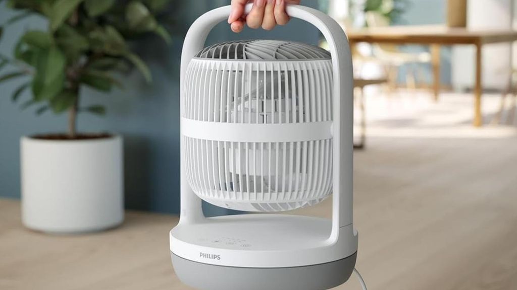 "Para el precio que tiene es demasiado bueno": este compacto ventilador portátil enfría sin hacer ruido y ahora cuesta menos de 34 €