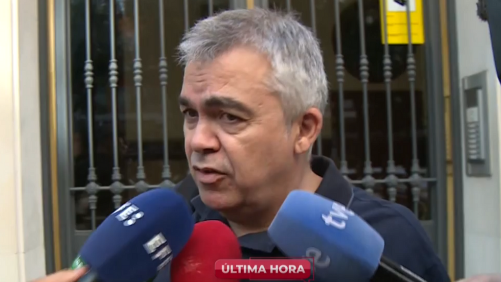 Santos Cerdán, serio y contundente a la salida de su casa: "Voy a demostrar mi inocencia delante del juez"