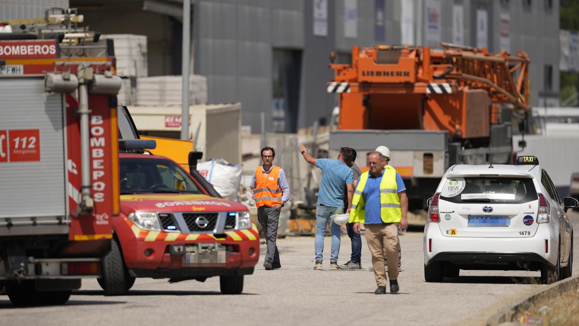 Muere un trabajador de unos 30 años y otros cuatro resultan heridos al derrumbarse una nave industrial en construcción en Camas, Sevilla