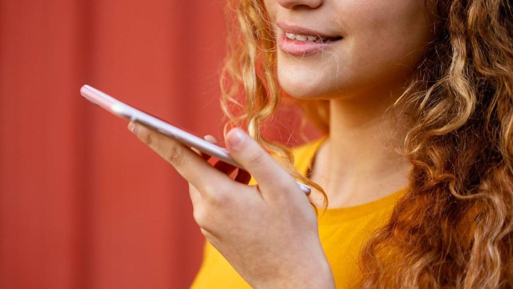 Tú también conoces a alguien a quien le encanta mandar audios largos