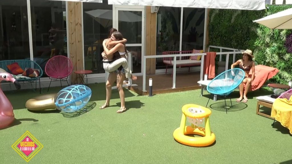 Pool party con Andrea Bueno Los vecinos de la casa de al lado Temporada 2 Top Vídeos 1791