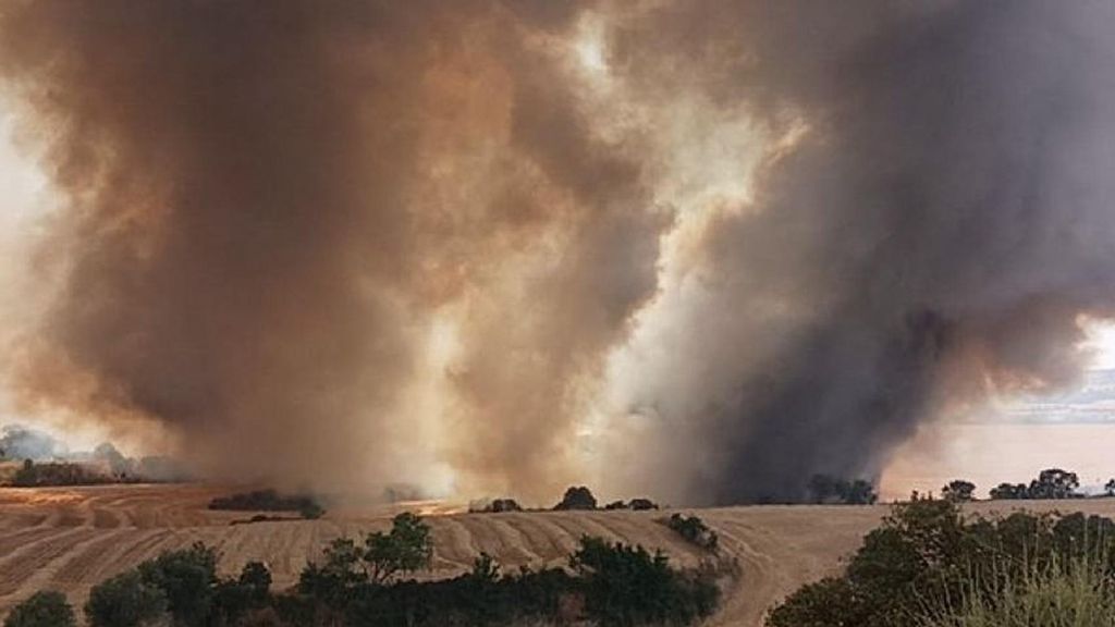 Confinan Cervera y otras tres localidades por el incendio en Granyena de Segarra, Lleida