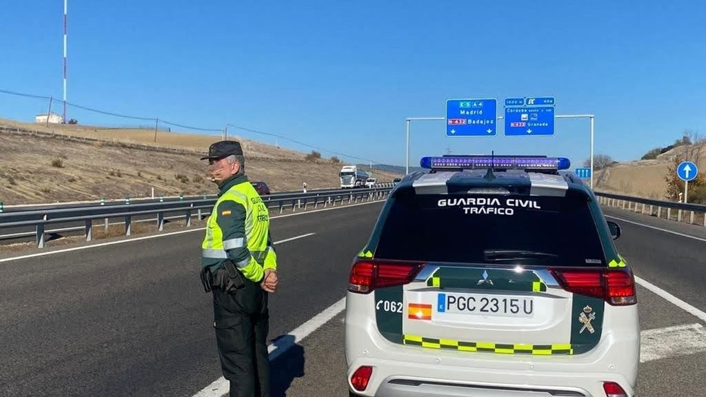 La Guardia Civil de Córdoba investiga a un hombre que atropelló mortalmente a un operario cuando realizaba