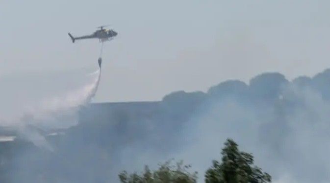 Un incendio en Martorell, Barcelona, obliga a interrumpir la circulación de la R4 de Rodalies