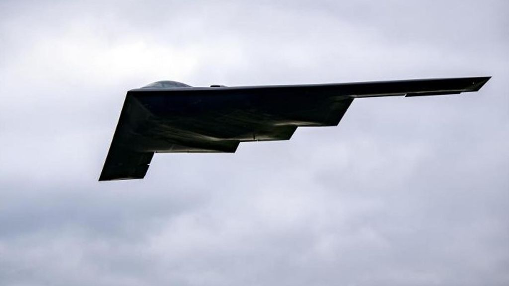 Trump envía aviones bombarderos B-2 al Pacífico mientras sopesa atacar Irán