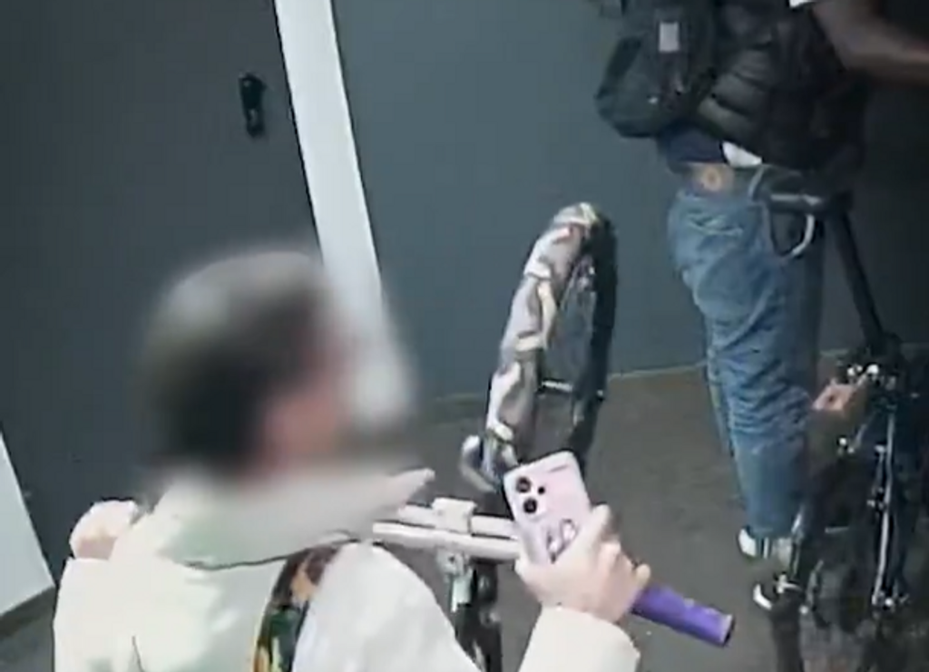 Dos detenidos en Barcelona por robos tras rociar con gas pimienta a sus víctimas: tienen 78 antecedentes